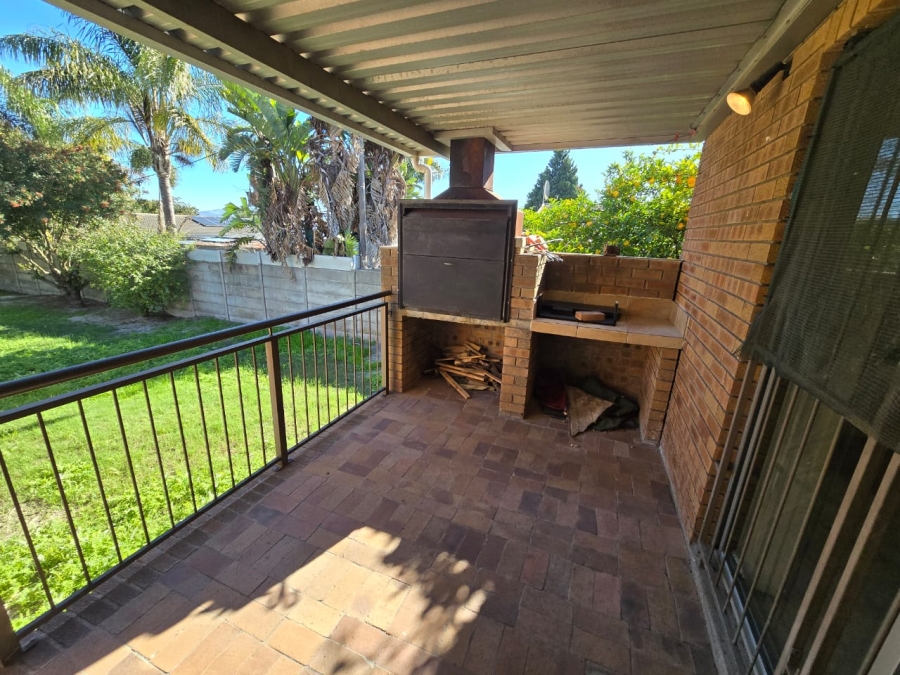 To Let 3 Bedroom Property for Rent in Protea Heights Western Cape